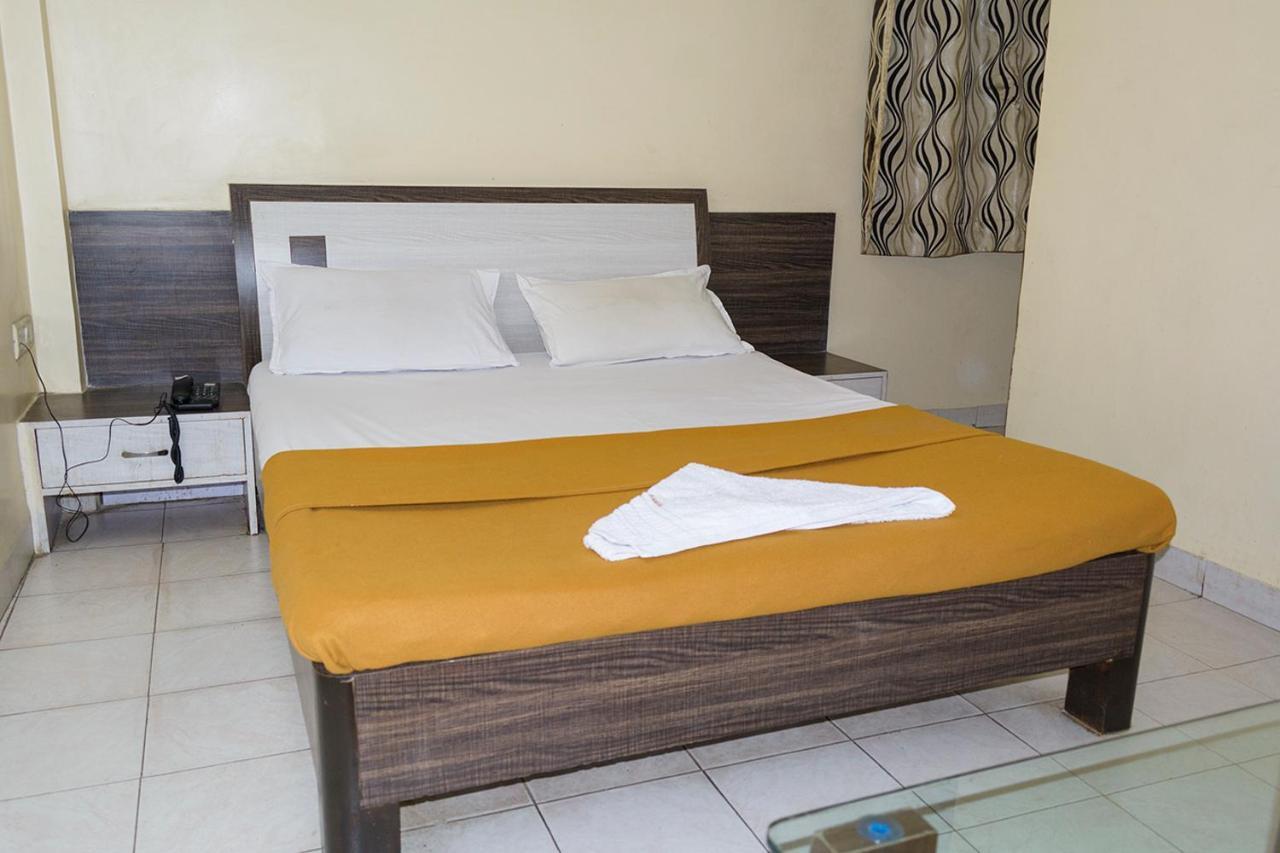 Hotel Mukesh Residency Pune Esterno foto