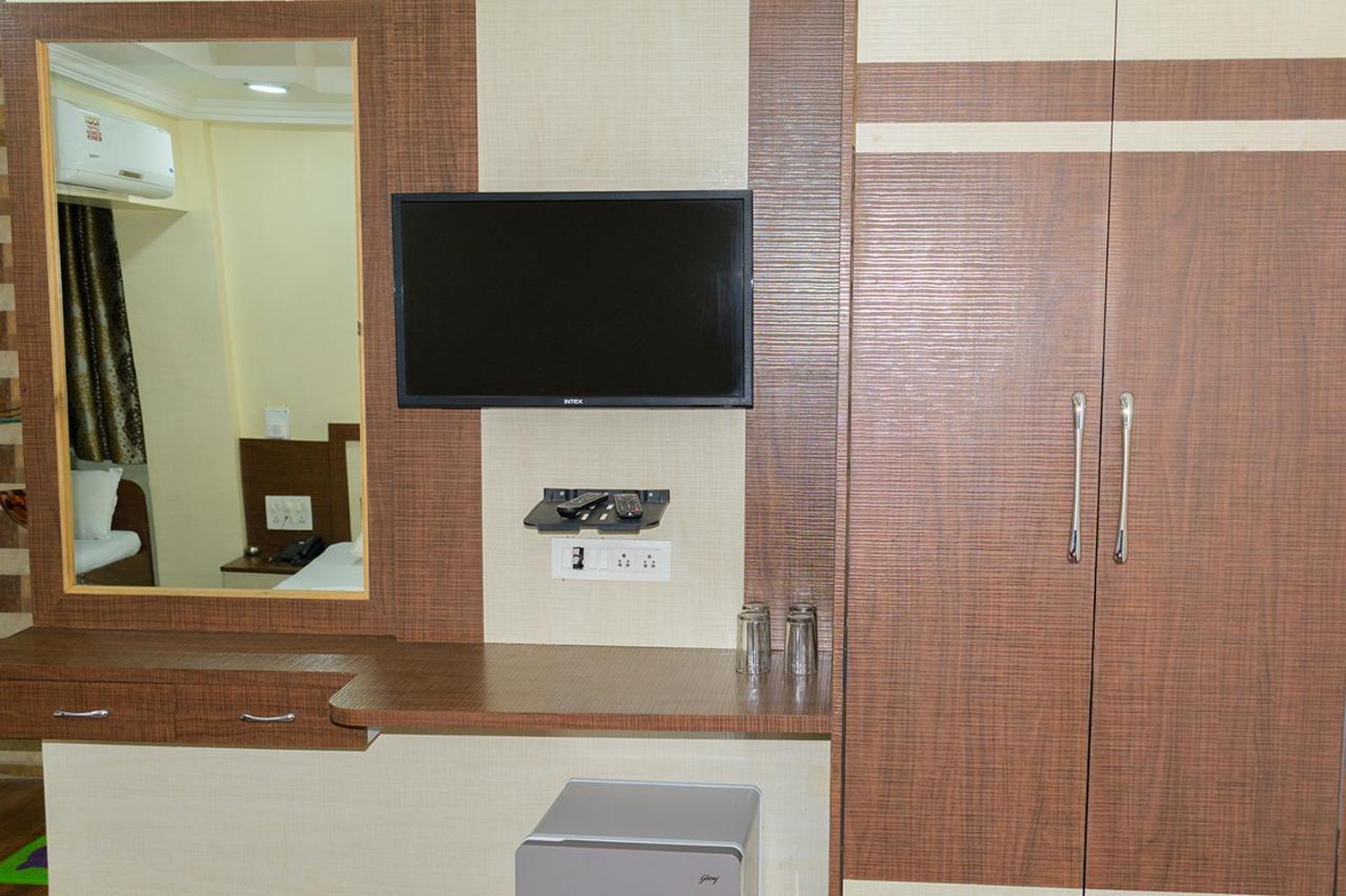 Hotel Mukesh Residency Pune Esterno foto